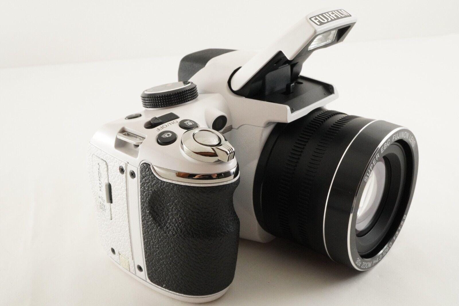 FUJIFILM FinePix S4500 ホワイト FinePix フジフィルム コンデジ FUJIFILM S4500 ホワイト 中古