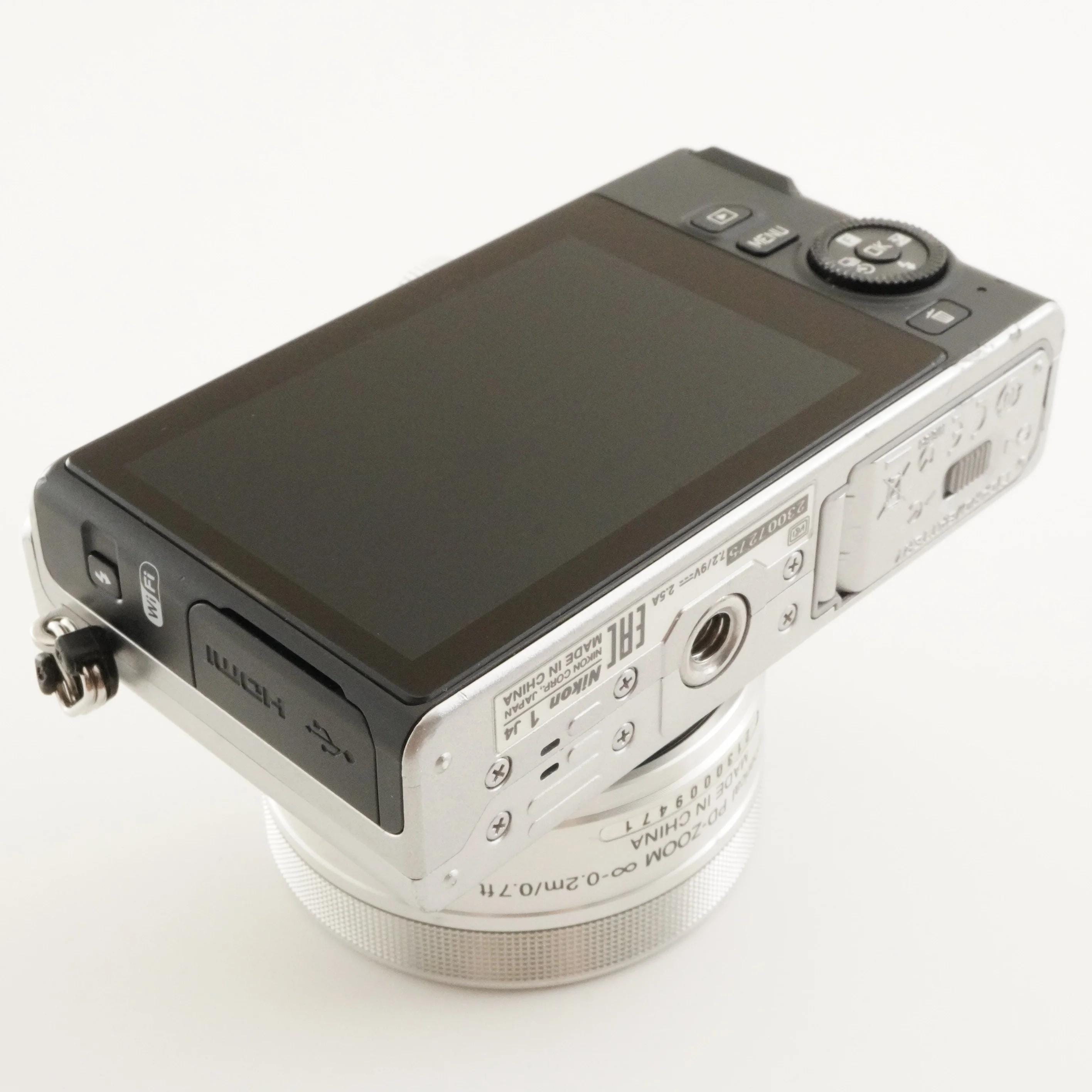 Nikon 1 J4 Silver [3,599 Shots] + 1 NIKKOR 10-30mm 4GB Microsd