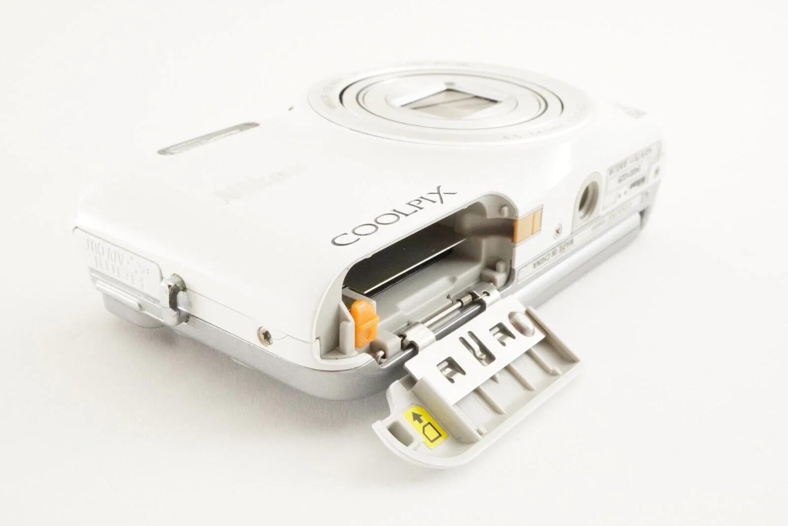 Nikon COOLPIX S6600 White & 4GB Sdhc Card Digital Camera From