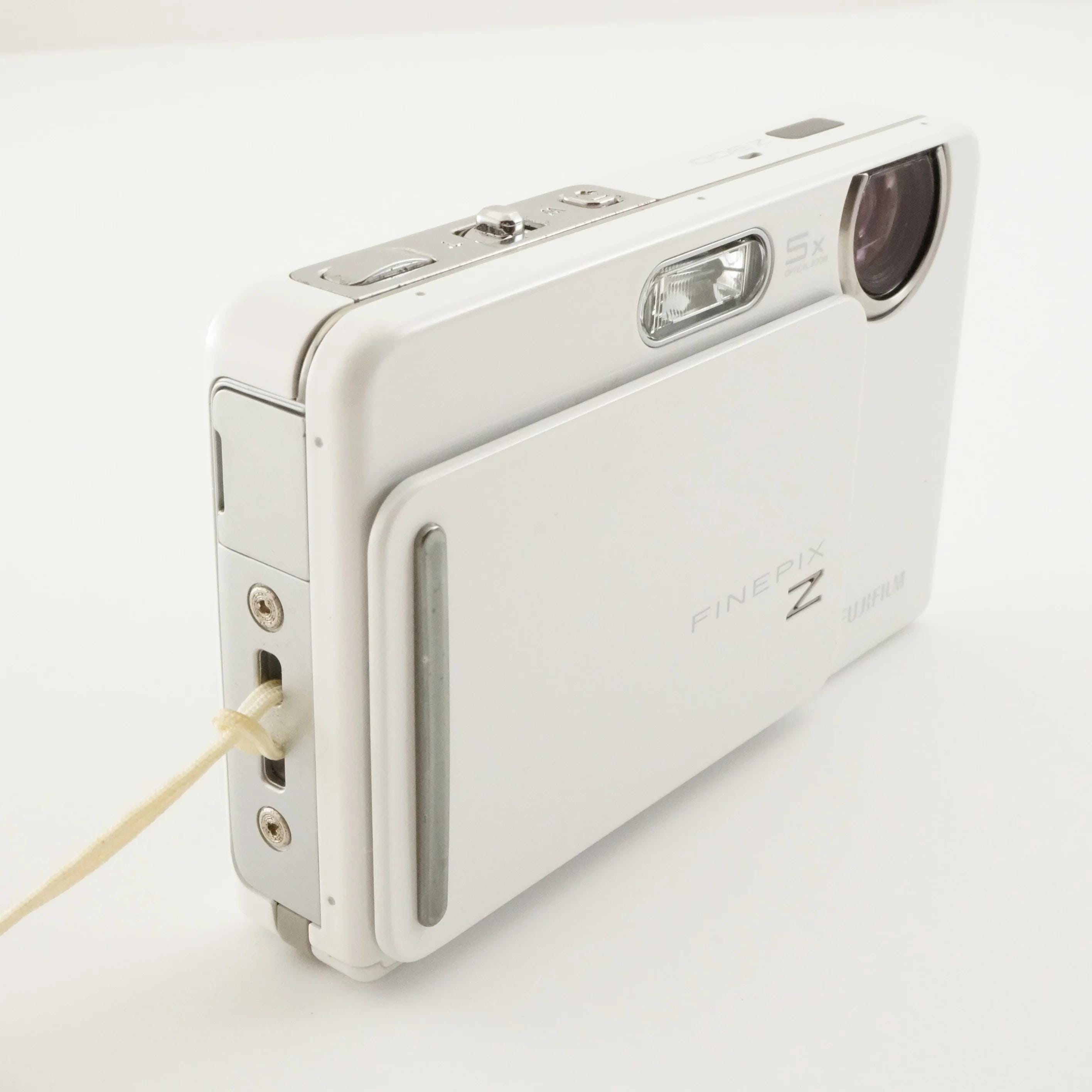 FUJIFILM Finepix Z300 White With 4GB Sdhc Card Digital