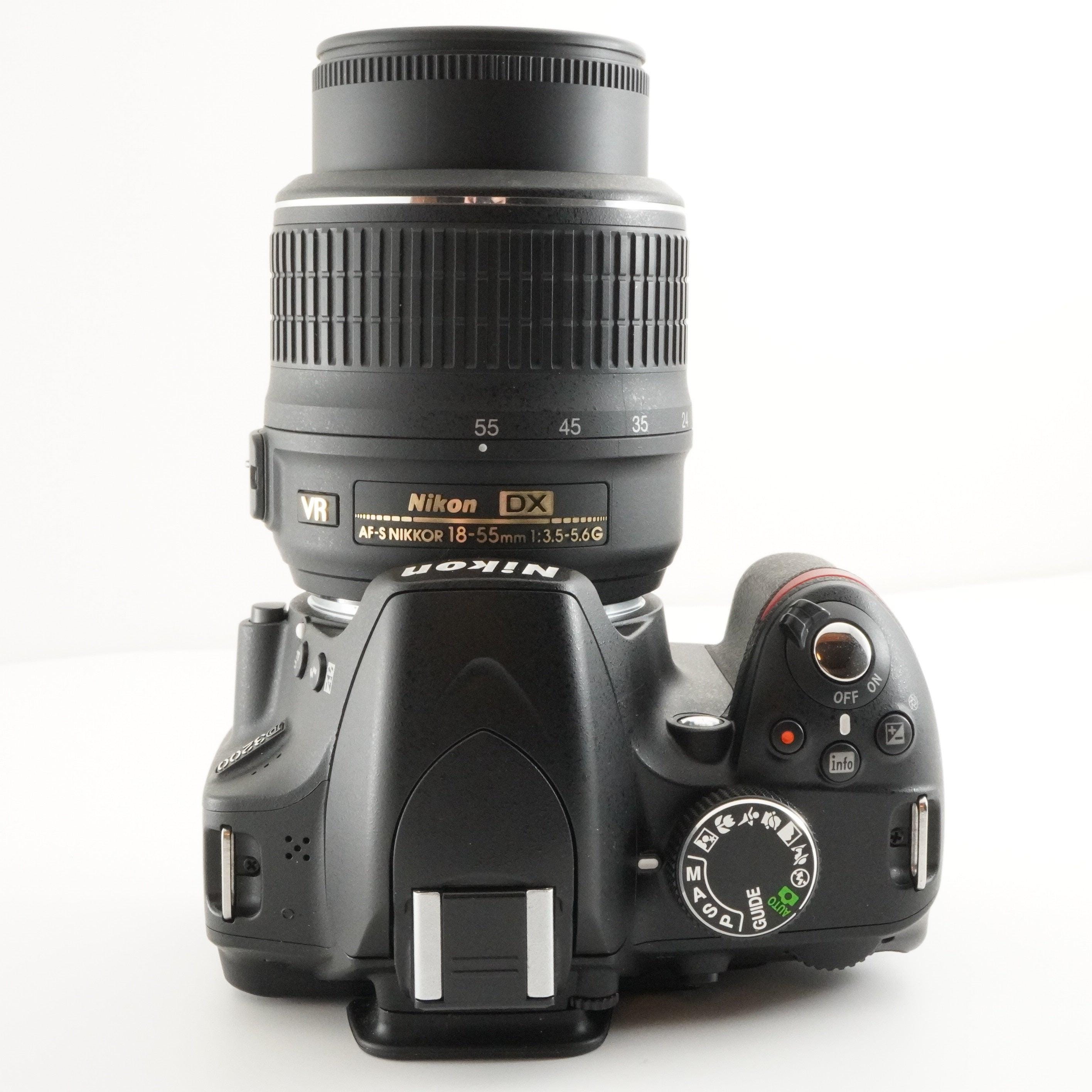 Nikon D3200 [3,103ショット] + AF-S 18-55 mm F3.5-5.6 G Vr 箱入り