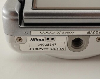 Nikon COOLPIX S6600 White With 4GB Sdhc Card Digital Camera From