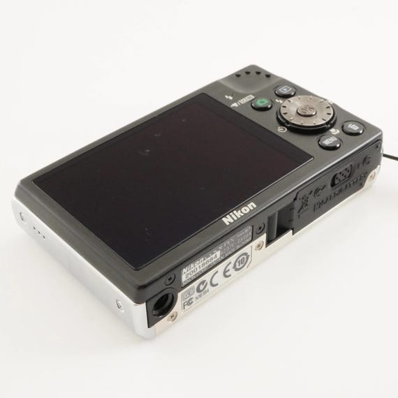 Nikon COOLPIX S640 シルバー 箱入り + 4GB SDHCカード付き