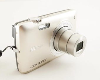 Nikon COOLPIX S4400 シルバー 箱入り＆4GB SDHCカード付き デジタル