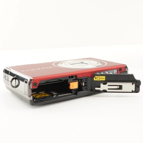 Nikon COOLPIX S640 Red in Box With 4GB Sdhc Card From Japan