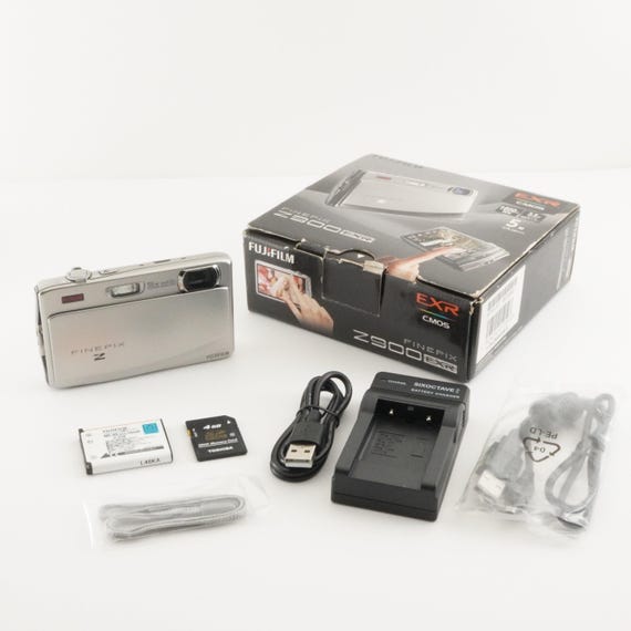 FUJIFILM FINEPIX Z900 Exr Silver in Box With 4gb Sdhc Card