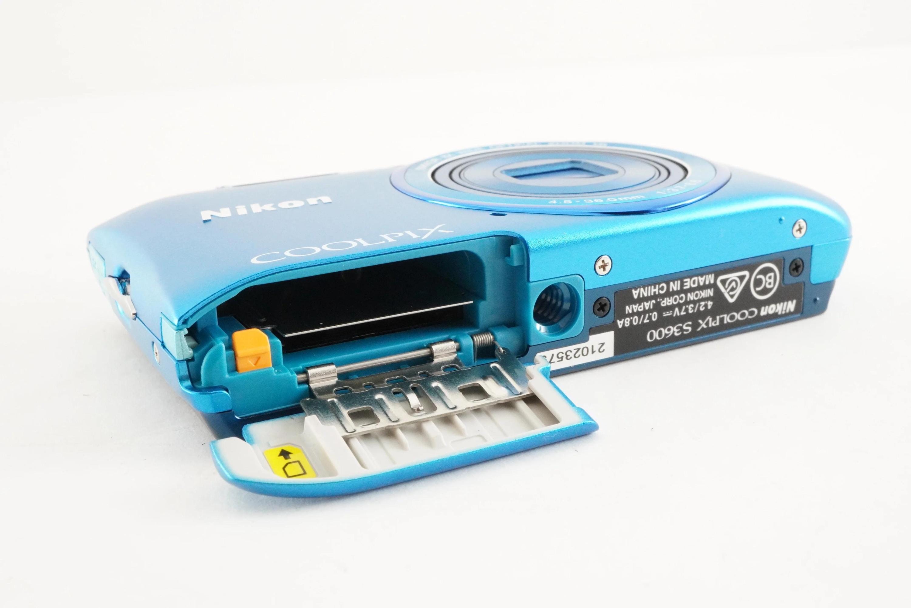 Nikon COOLPIX S3600 Blue in Box + 4GB Sdhc Card Digital Camera