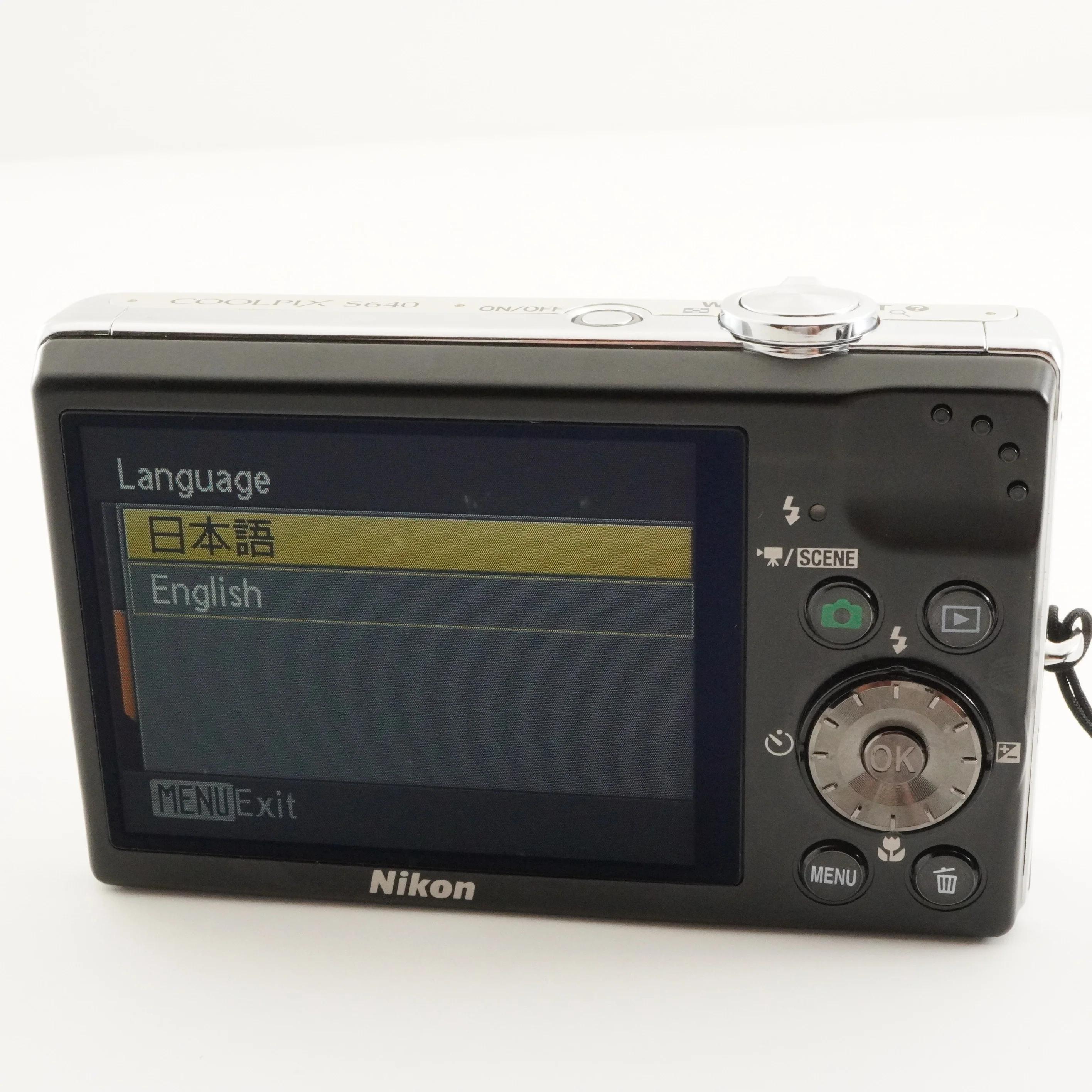 Nikon COOLPIX S640 シルバー 箱入り + 4GB SDHCカード付き デジタル