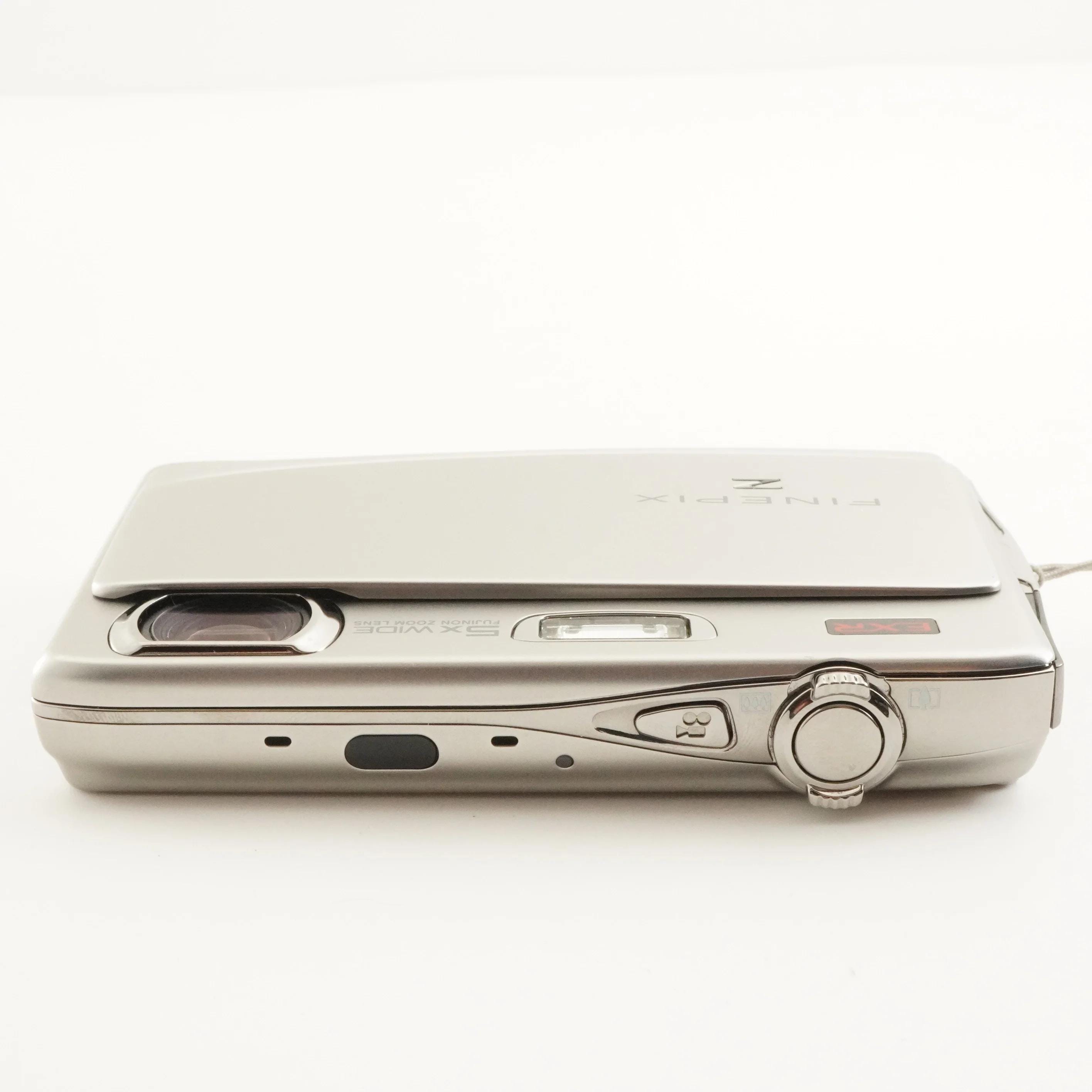 FUJIFILM Finepix Z900 EXR Silver + 4gb Sdhc Card From Japan #10512