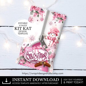 Könnte beinhalten: Editierbare Kit Kat-Verpackungsvorlage mit einem rosa-weißen Weihnachtsdesign mit einem Schneemann, Blumen und dem Text "Frohe Weihnachten".