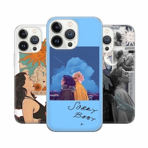 Könnte beinhalten: Drei Handyhüllen mit einzigartigen Designs. Eine Hülle zeigt eine Frau mit der Sonne und dem Text "THE SUN". Eine andere ist hellblau mit einer Illustration und dem Text "Sorry Baby". Die dritte ist schwarz-weiß mit einem Foto.