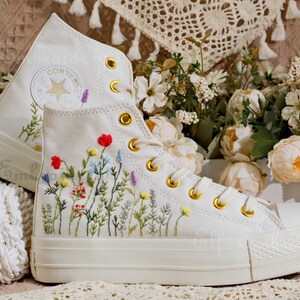 Kundenspezifische converse gestickte Schuhe, 1970er Jahre Chuck Taylor, kleine Blume / kleine Blumenstickerei Bild 2