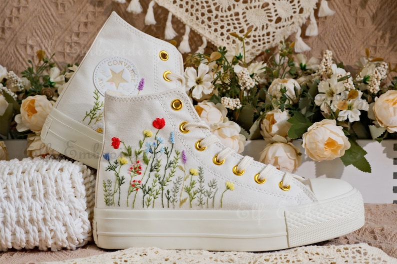 Custom Converse Embroidered Shoes,1970s Converse Chuck Taylor,Converse Custom Small Flower/Small Flower Embroidery zdjęcie 2