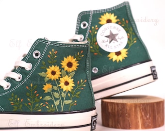 Zapatillas Converse Chuck Taylor de los años 70 con girasoles bordados personalizados
