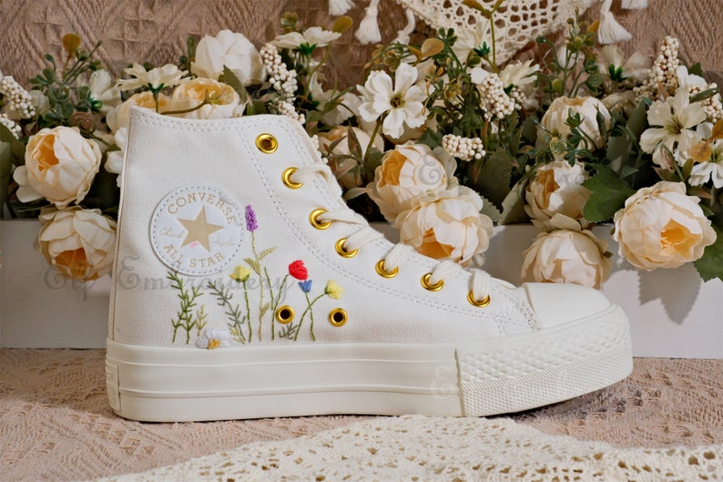 Custom Converse Embroidered Shoes,1970s Converse Chuck Taylor,Converse Custom Small Flower/Small Flower Embroidery zdjęcie 5