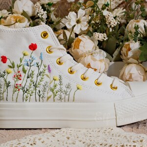 Custom Converse Embroidered Shoes,1970s Converse Chuck Taylor,Converse Custom Small Flower/Small Flower Embroidery zdjęcie 6