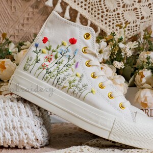 Custom Converse Embroidered Shoes,1970s Converse Chuck Taylor,Converse Custom Small Flower/Small Flower Embroidery zdjęcie 3