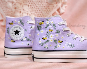 White Daisy Embroidered Converse Sneakers / Custom Converse Sneakers / Custom Floral Patterns / Bee Embroidery / Christmas Gifts