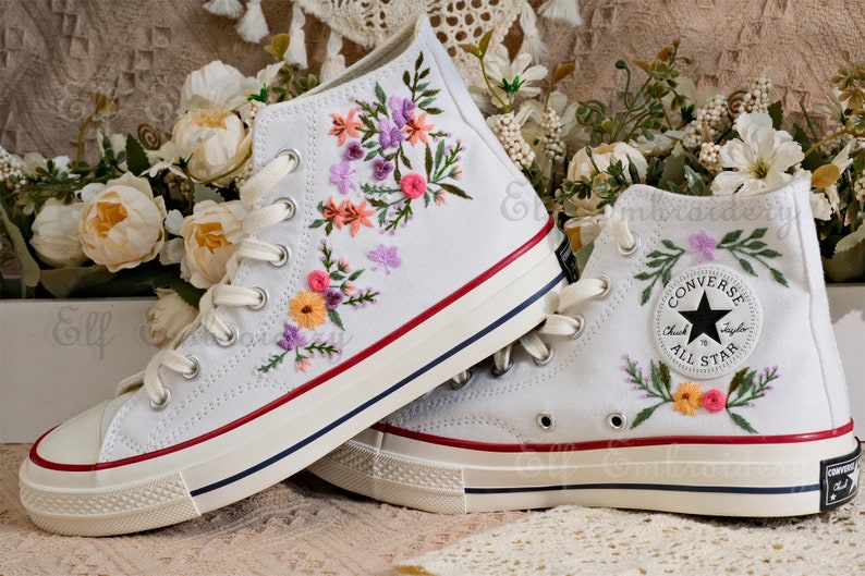 Aangepaste Converse geborduurde schoenen, Converse Chuck Taylor uit de jaren 70, Converse aangepaste kleine bloem/kleine bloem borduurwerk afbeelding 4