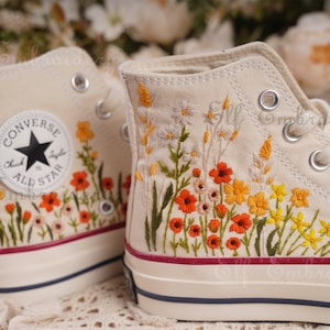 Anpassade Converse 1970-talsskor: Broderade blommiga sneakers