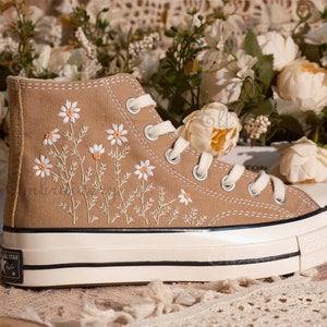Aangepaste Converse geborduurde schoenen, Converse Chuck Taylor uit de jaren 70, Converse aangepaste kleine bloem/kleine bloem borduurwerk afbeelding 6