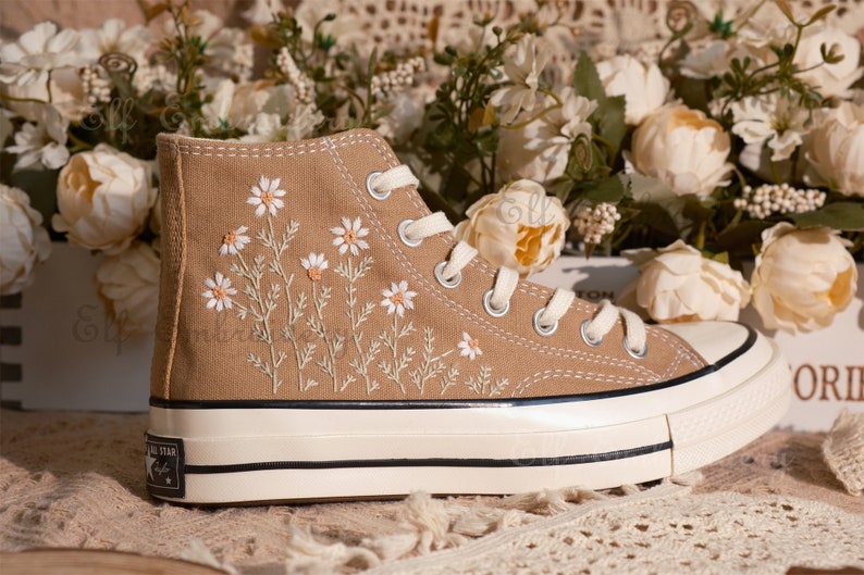 Aangepaste Converse geborduurde schoenen, Converse Chuck Taylor uit de jaren 70, Converse aangepaste kleine bloem/kleine bloem borduurwerk afbeelding 6