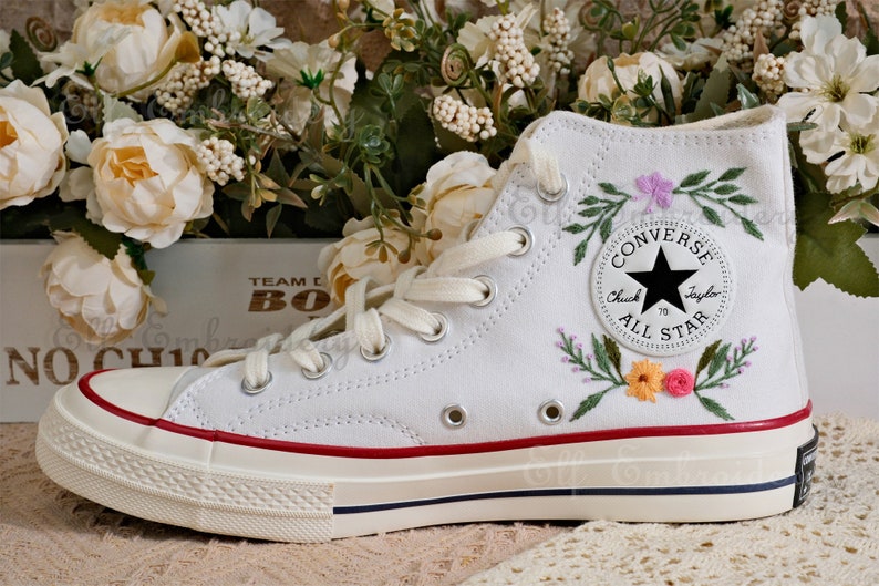 Aangepaste Converse geborduurde schoenen, Converse Chuck Taylor uit de jaren 70, Converse aangepaste kleine bloem/kleine bloem borduurwerk afbeelding 7