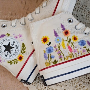 Kundenspezifische converse gestickte Schuhe, 1970er Jahre Chuck Taylor, kleine Blume / kleine Blumenstickerei