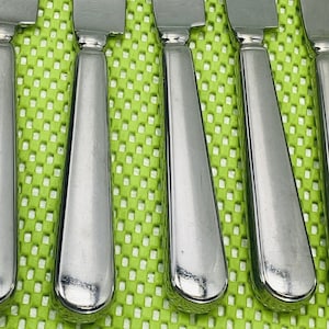 Ralph Lauren BEACON Stainless 18 10 Korea Glossy Silverware 7 Dinner Knives