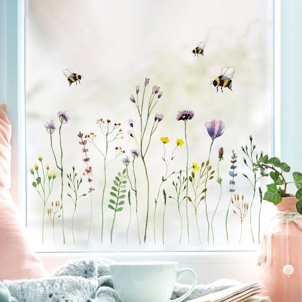 Image de fenêtre printemps Pâques herbes sauvages prairie de fleurs avec bourdons, décoration de fenêtre