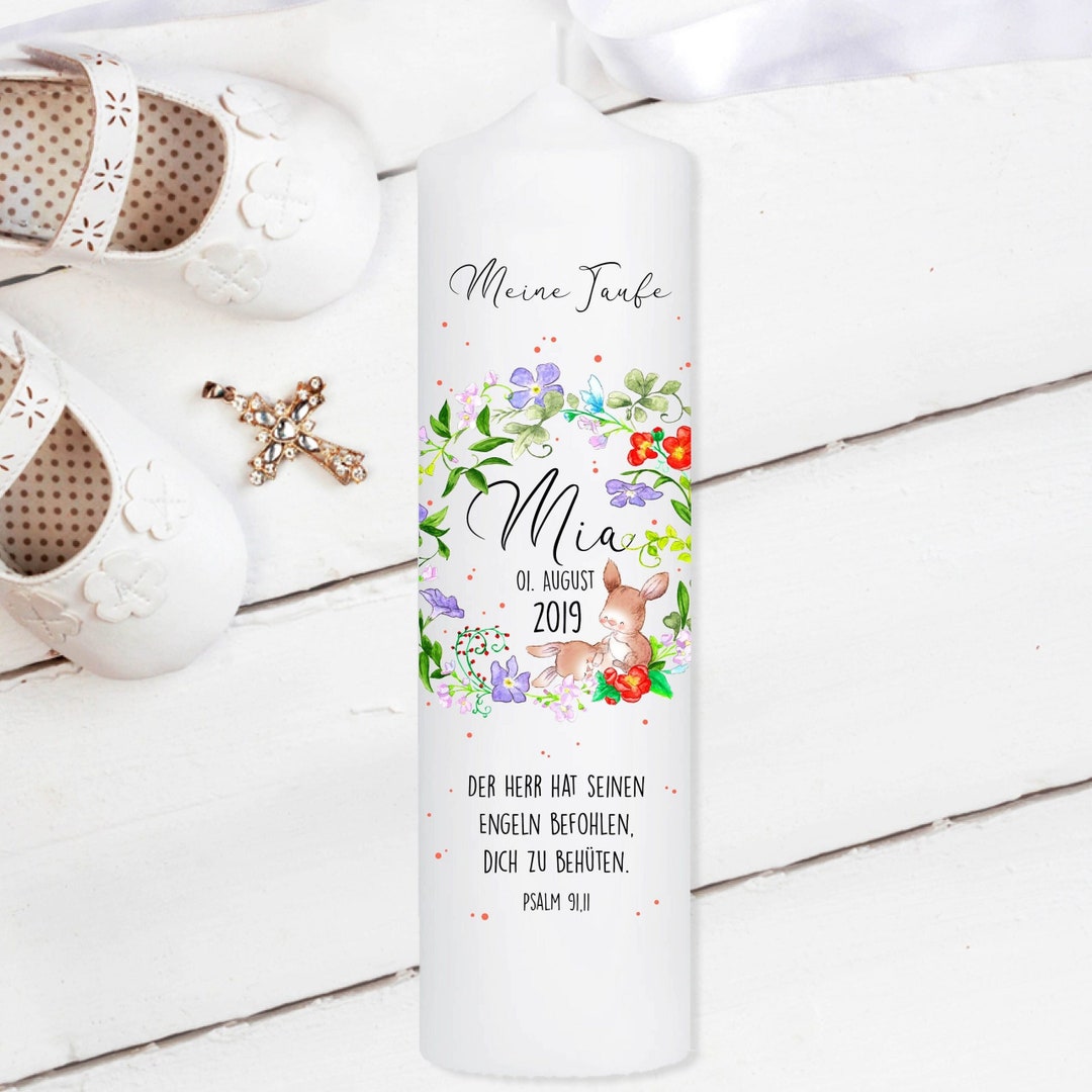 Taufkerze Mit Baum & Häschen - Personalisiert Mit Namen & Datum - Höhe 25 Cm