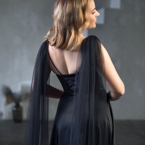 Black cape shoulder for gothic wedding