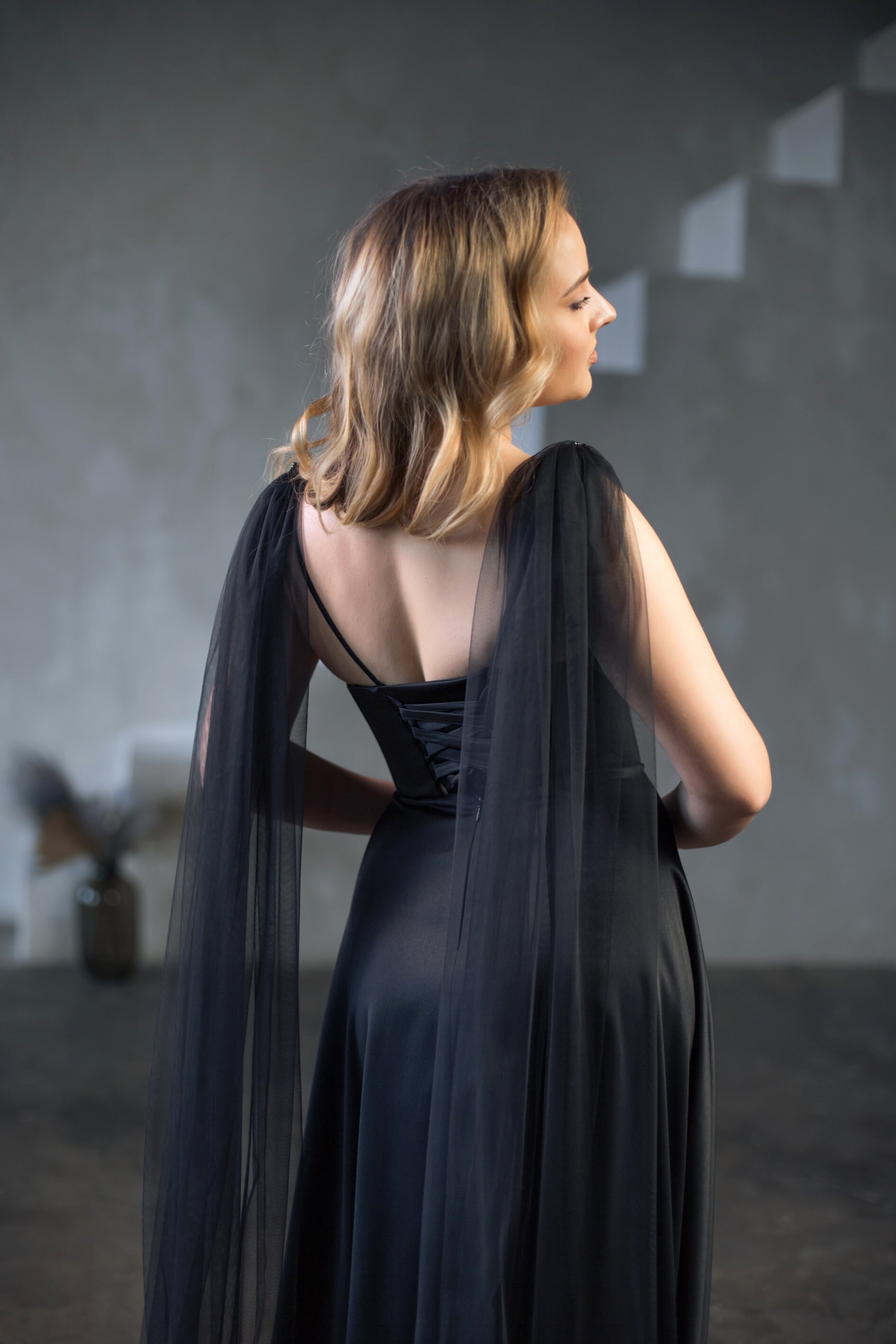 Black cape shoulder for gothic wedding