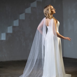 Cape tulle detachable for bride Bridal resplendent capelet with pearls