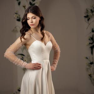 Wedding gloves pearls Fingerless gloves Tulle removable sleeves