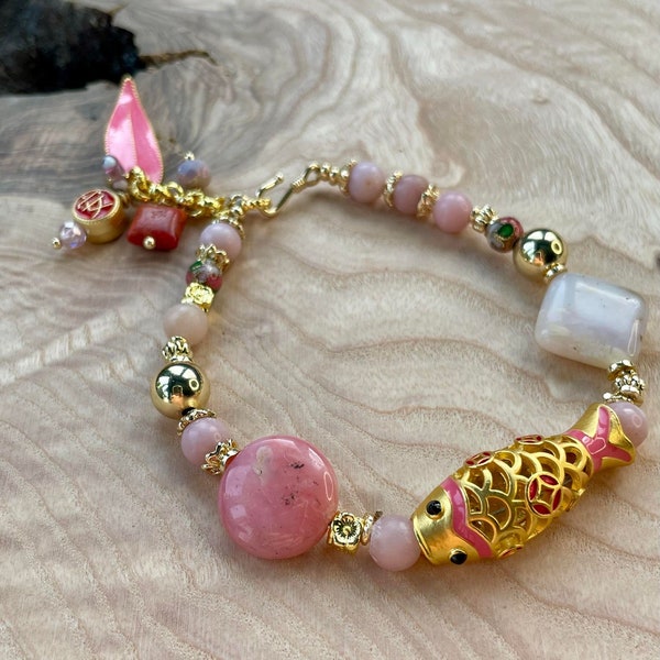 Golden Fish Pink Lucky bracelet Opal Gemstone Red Coral and Vintage enamel Charm beads , Bracelet Pierres précieuse Opale Perles Cloisonnées