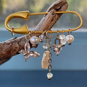 Broche Féminine Vintage N°3 En Laiton - Décor Perles Et Pierres - Occasion (État Voir Photos)