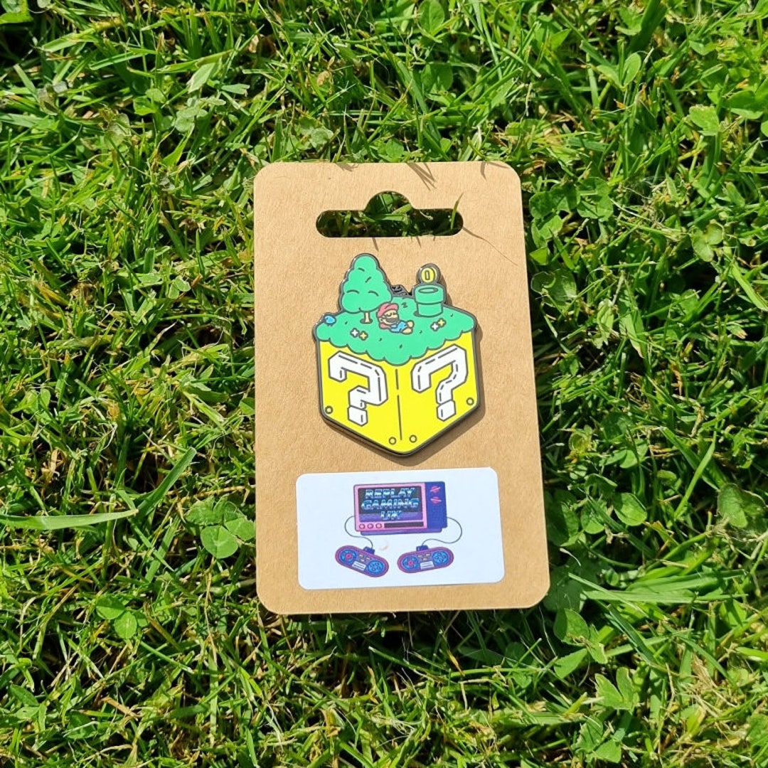 Super Mario World Question Block Gaming Retro Pin Badge Collectible ...