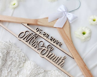 Wedding Hanger, Bridal Dress Hanger, bride Hanger, Bridal Hanger, Bride Hanger, Bridal Hanger Personalized, bridal Gift, Bridal hangers