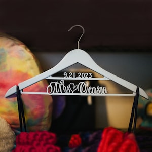 Bridal Dress Hanger, Bride Hanger, Wedding Hanger, Bridal Hanger, Bride gift, Personalized Bridal Hanger, bride to be Gift, Bridal hangers
