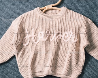 Personalisiertes Weihnachtsgeschenk | Süße Raffinesse: Schmücken Sie Ihre wertvolle Nichte mit einem personalisierten Baby-Pullover mit individuellem Namen und Monogramm