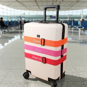 Bestickter Koffergurt mit Schloss - 182 cm breiter Koffergurt mit Name | 3-stellige Zahlenkombination | Personalisiertes Reisegeschenk