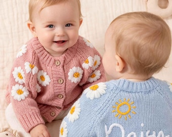 Casaquinho de tricô grosso para bebê com nome personalizado, suéter de tricô feito à mão com bordado floral personalizado para recém-nascida, presente exclusivo para meninas
