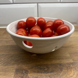 Handmade stoneware berry bowl/stoneware fruit strainer/pottery no handles fruit colander/eco-friendly /housewarming gift/ british style
