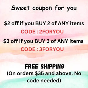 Puede incluir: Un fondo de rayas rosa y naranja con texto blanco superpuesto. El texto dice "Sweet coupon for you 2&euro; de descuento si compras 2 art&iacute;culos CUALQUIERA CODE: 2FORYOU 3&euro; de descuento si compras 3 art&iacute;culos CUALQUIERA CODE: 3FORYOU ENV&Iacute;O GRATIS (En pedidos de 35&euro; o m&aacute;s. No se necesita c&oacute;digo)"