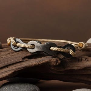 Beiges Einzigartiges handgemachtes Armband - Recycelter Fahrradkettenschmuck, umweltfreundlich & unisex