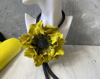 Anemone Leather Necklace , Statement Floral Jewelry, Handmade Leather Flower Choker, Unique Gift for Her