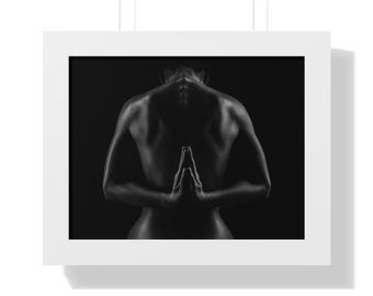 Póster horizontal enmarcado con retrato de mujer moderna en blanco y negro