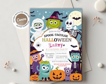Könnte beinhalten: Eine farbenfrohe Halloween-Partyeinladung mit blauem Hintergrund und einer weißen Sprechblase. Die Sprechblase sagt "Schließen Sie sich uns an zu einer Spook-tacular Halloween Party+ Eine Kostümparty!" Die Einladung zeigt Comicfiguren, die als Hexe, Mumie, Skelett, Frankenstein und Monster verkleidet sind. Die Einladung enthält auch Fledermäuse, Spinnen und Kürbisse.