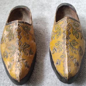 Vintage Dutch Wooden Clogs Hand Carved 1960s Souvenir Shoes Rustic Folk Art Decor Collectible Netherlands Pair